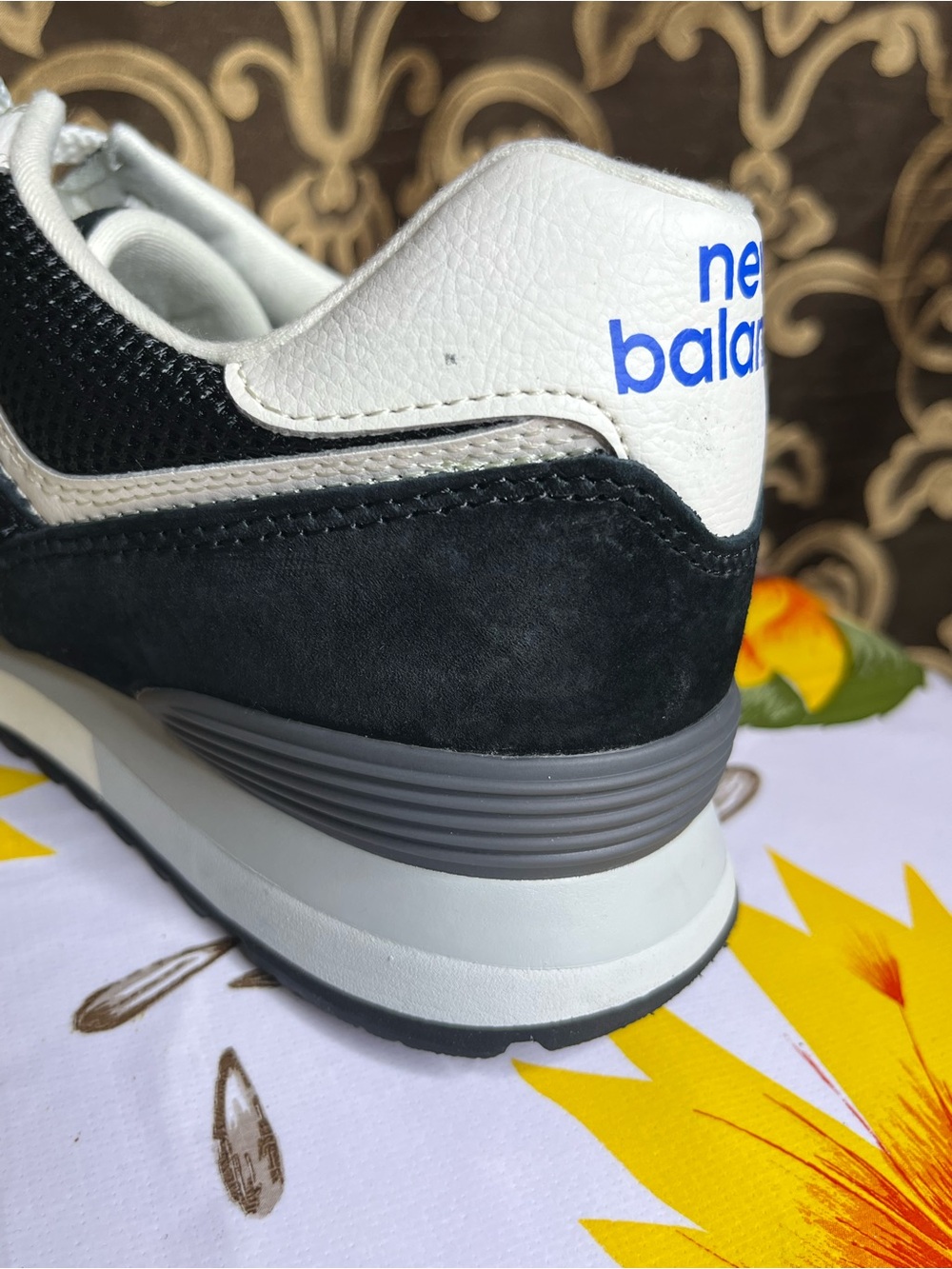 Men’s New Balance 574 Classic Black & White Running Sneakers - US M11 - Picture 11 of 15